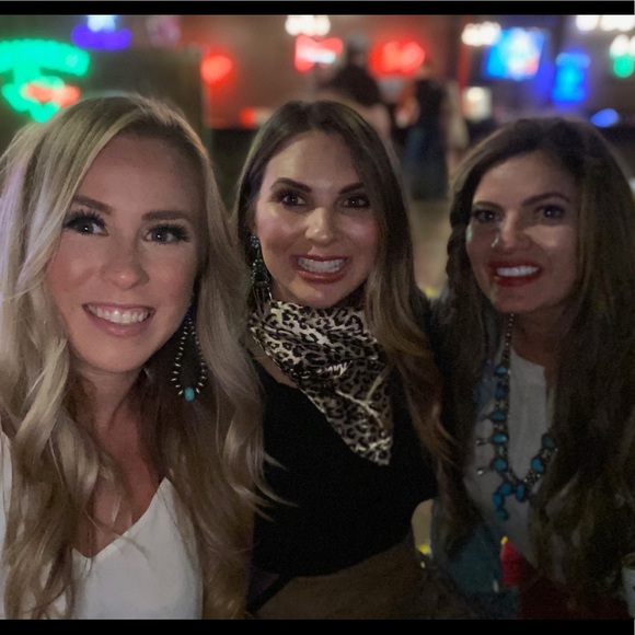 Meet your Posher, Erin - Picture 2 of 2